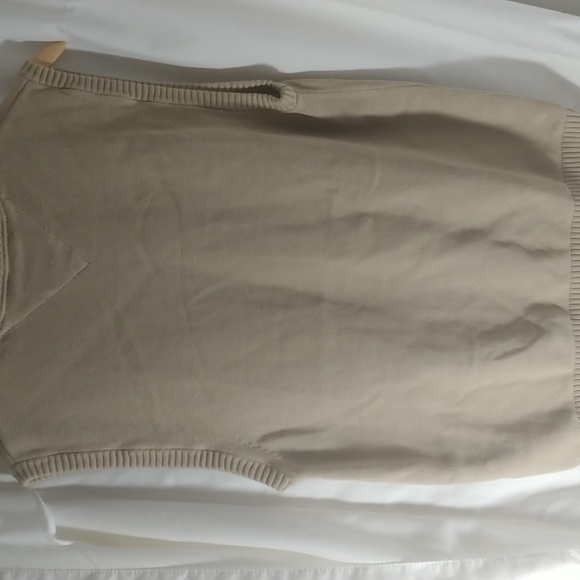 Tommy Hilfiger. Men's medium pull over vest. - Picture 2 of 4